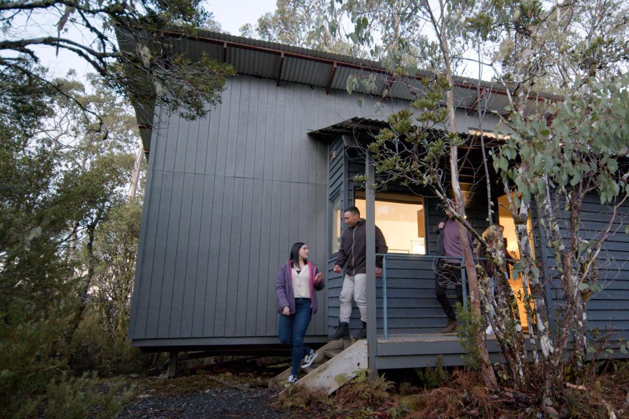 Cradle Mountain Wilderness Village ภายนอก รูปภาพ